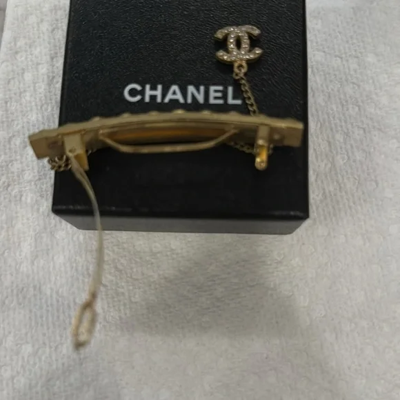 Preloved Vintage Chanel hair clip great condition has some wear little scratches Preloved Vintage Chanel hair clip great condition has some  main image 2